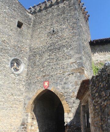 VISIT PÉROUGES