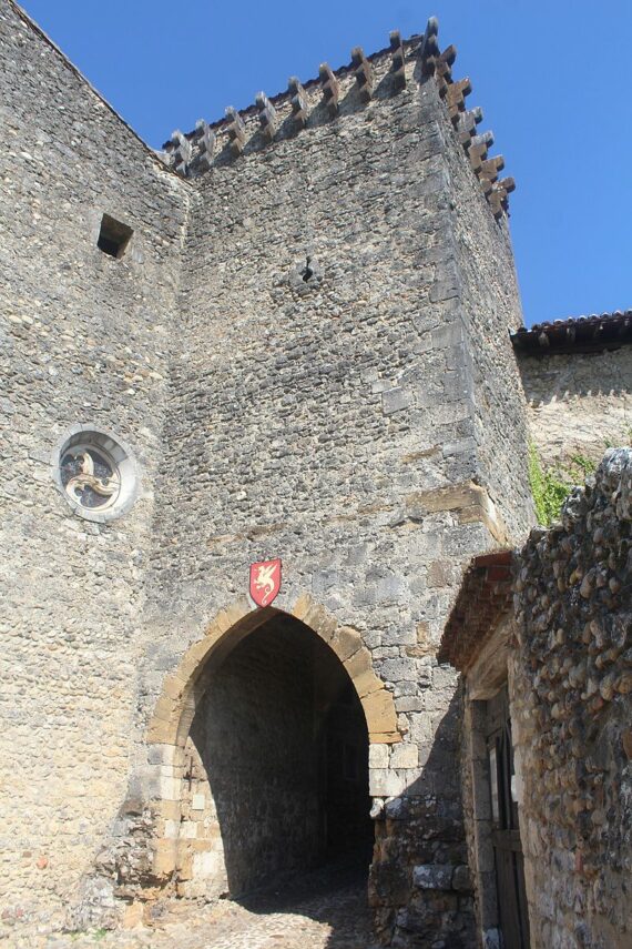 VISIT PÉROUGES