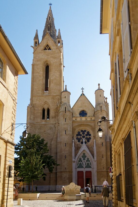 VISIT AIX-EN-PROVENCE