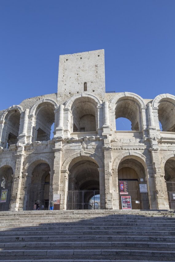 VISIT ARLES