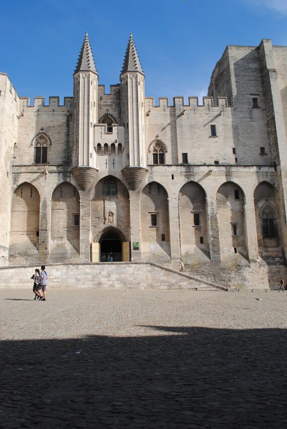 VISIT AVIGNON