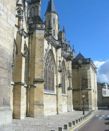 VISIT NEVERS