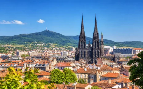Visit Clermont-Ferrand with a private guide