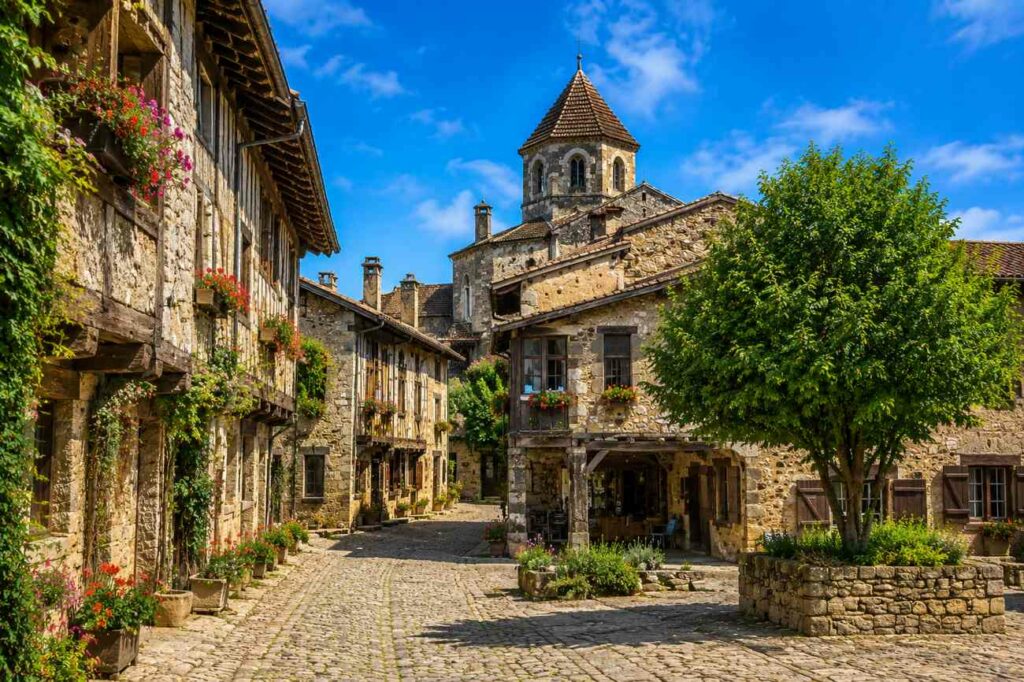 Visit Pérouges with a private guide