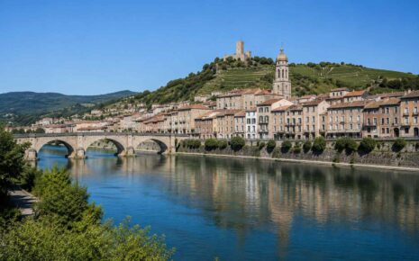 Visit Tournon-sur-Rhône with a private guide